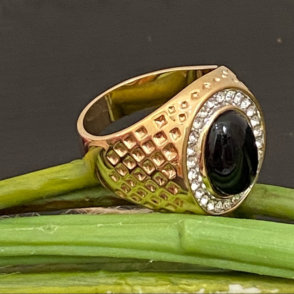 Unsigned Black Onyx Oval Cabochon CZ Stone Gold-tone Men’s Fashion Ring - Picture 7 of 16